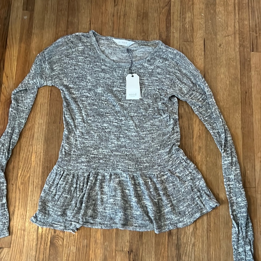 Lightweight knit sweater!  Never worn, didn’t fit me.